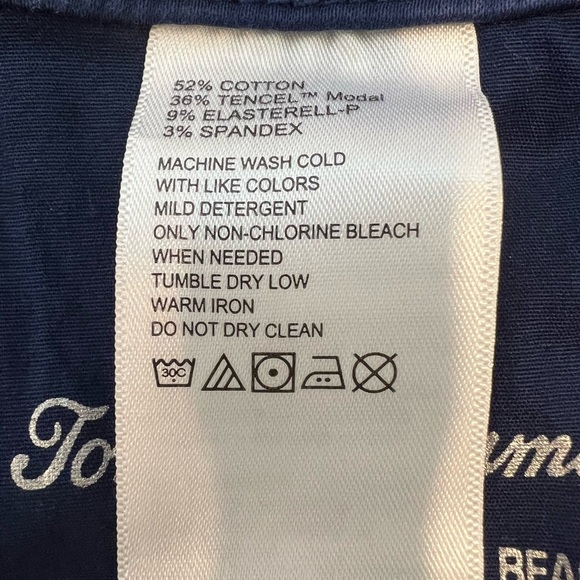 Tommy Bahama Island Navy Capris - Picture 5 of 8